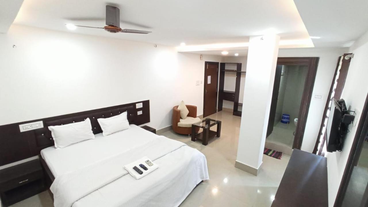 Gods County. Resort & Banquets Tarapith Exterior foto
