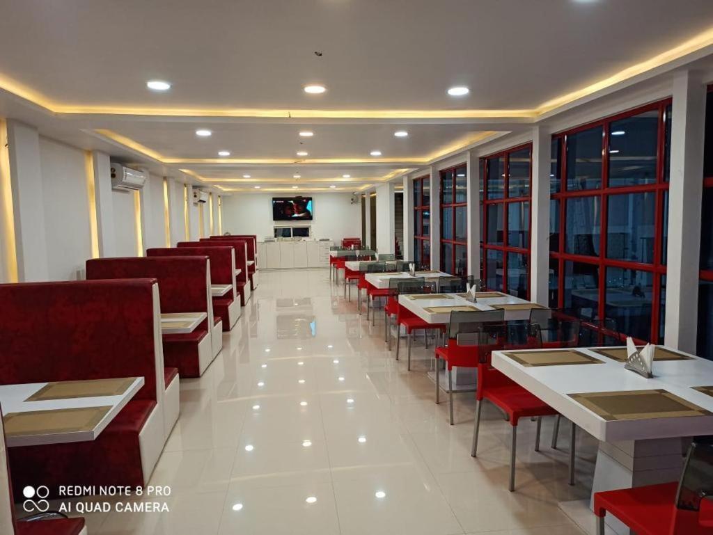 Gods County. Resort & Banquets Tarapith Exterior foto