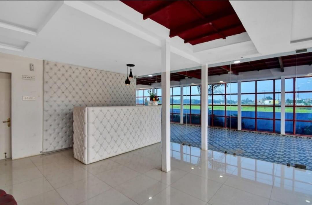 Gods County. Resort & Banquets Tarapith Exterior foto