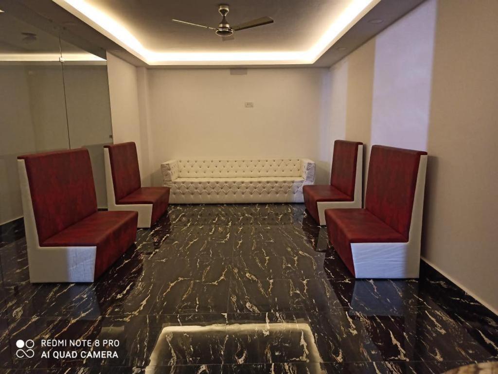 Gods County. Resort & Banquets Tarapith Exterior foto