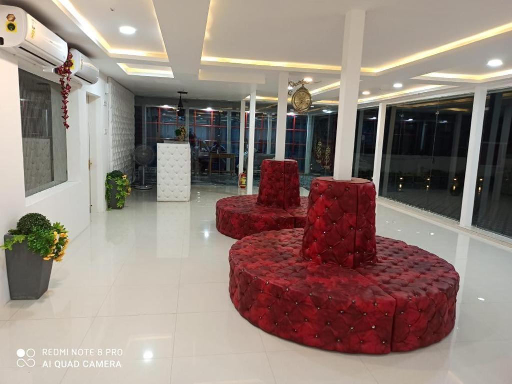 Gods County. Resort & Banquets Tarapith Exterior foto