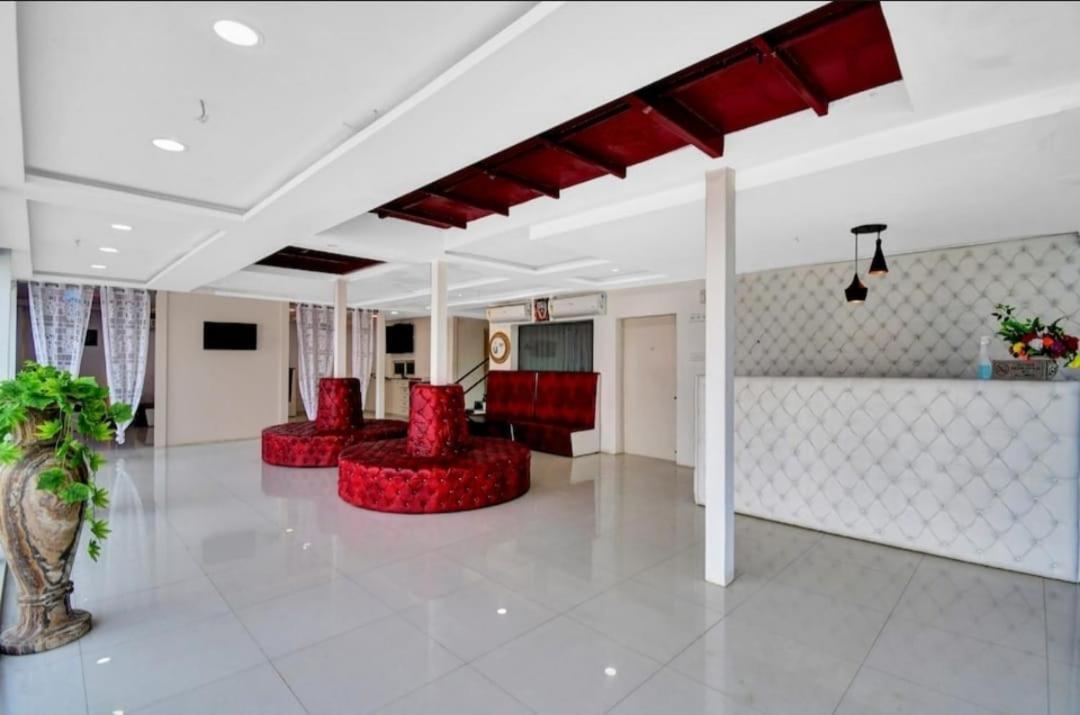 Gods County. Resort & Banquets Tarapith Exterior foto