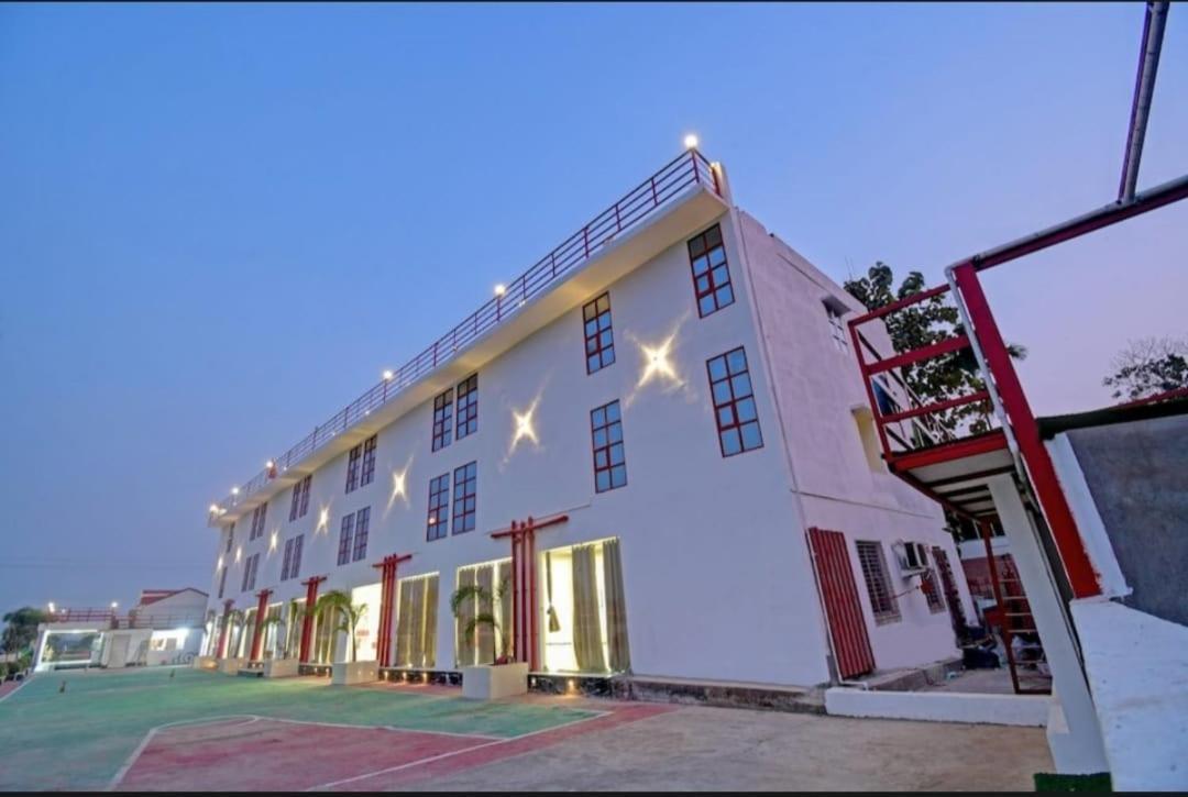Gods County. Resort & Banquets Tarapith Exterior foto